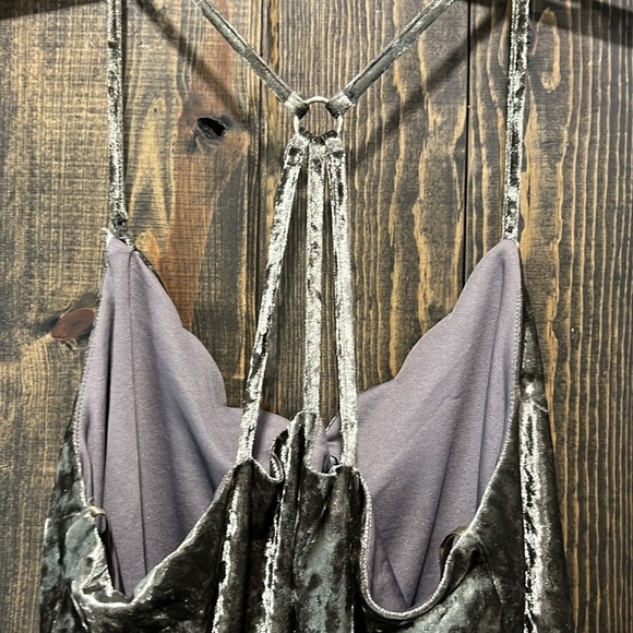 Very J Velvet Top M Sleeveless Strappy Shiny Velour Grey Green Scalloped Dressy - Picture 5 of 9